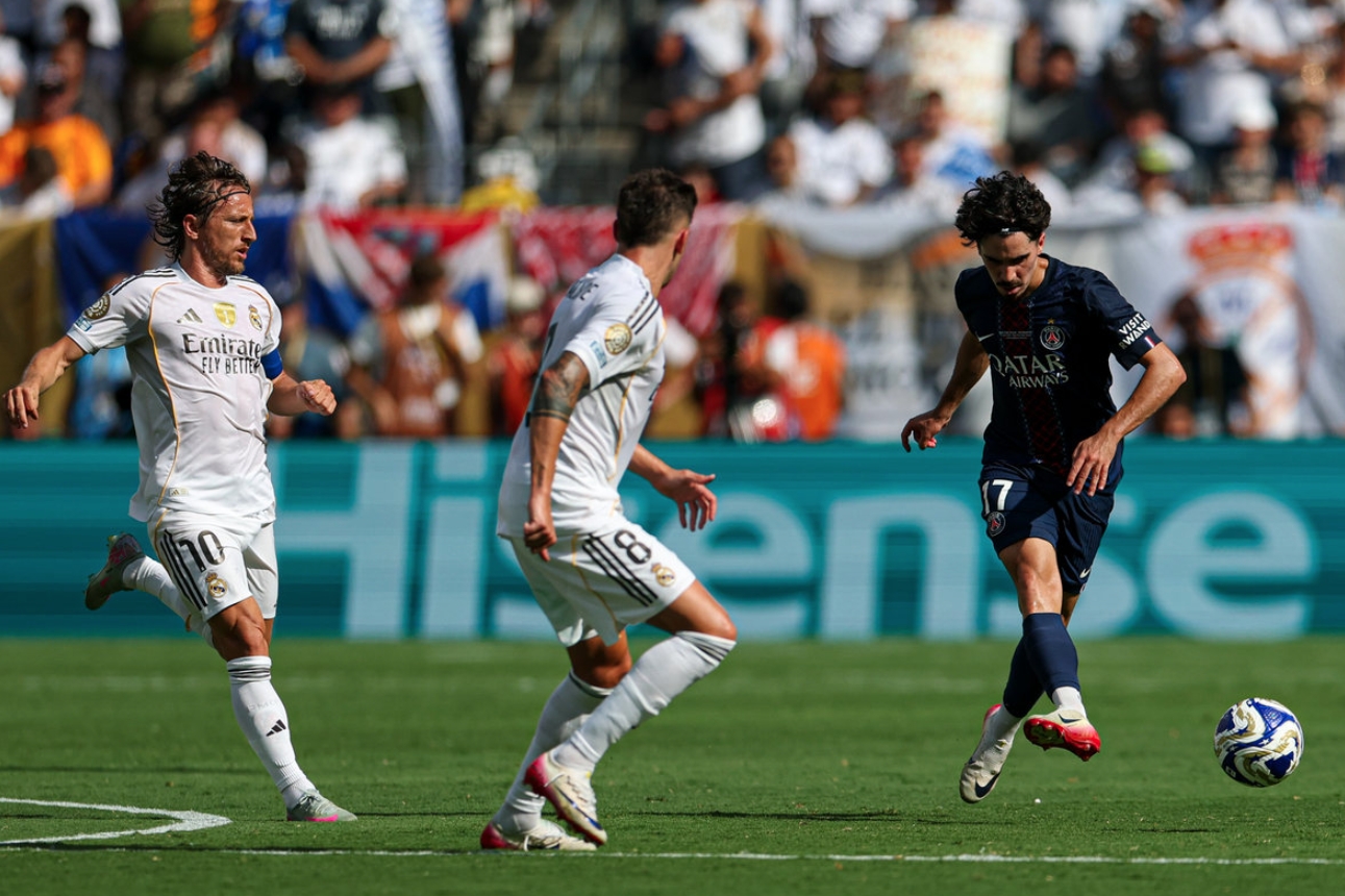 关于转会期费耶诺德备战法国杯，遗憾出局细节曝光，话题不断，训练强度明显提升的信息