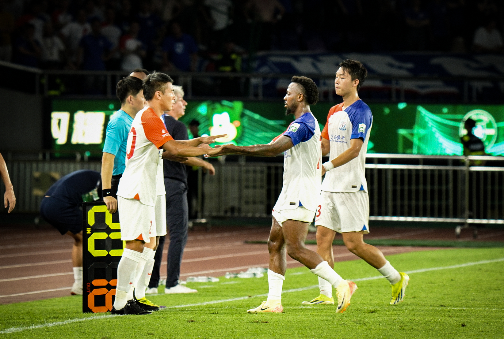 包含中超赛程吃紧；利物浦清晨篮板制胜；目标明确；资深球员宣示担当的词条